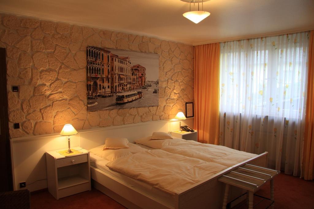 Hotel Die Post Offenbach am Main Ruang foto
